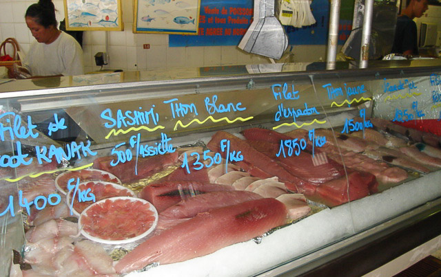 Fresh tuna sliced and displayed for sale in Noumea shop. Photo credit: FFA.