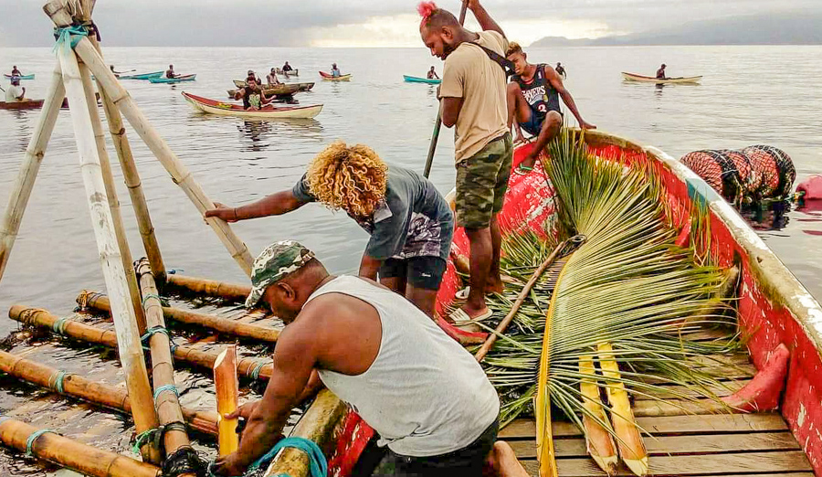 In Solomon Islands, Malaita Provincial Ward Member Preston Billy (front) works with local fishers to prepare the local FAD for its first harvest on 14 December 2020. Photo: Victor Suraniu.