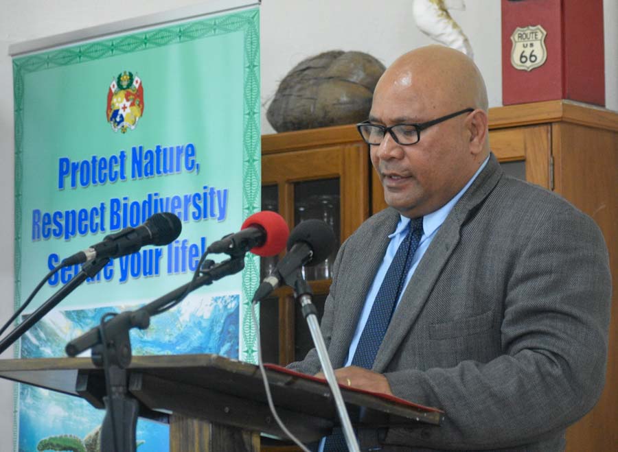 Three-quarter view of Tonga’s CEO for Fisheries, Dr Tu’ikolongahau Halafihi, at lectern on World Oceans Day 2021 in Tonga. Photo: Iliesa Tora.